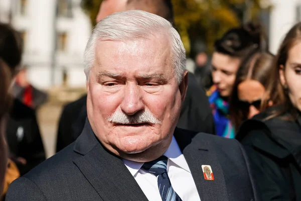 Ukrayna 'nın başkenti Kyiv' e yaptığı ziyarette Polonya 'nın eski başkanı ve Nobel Barış Ödülü sahibi Lech Walesa. Ekim 2014. Yüksek kalite fotoğraf