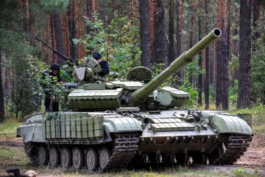 Ukrayna Silahlı Kuvvetleri 'nin Ukrayna, Kyiv yakınlarındaki eğitim merkezinde verdiği savaş eğitimi. Eylül 2012. Yüksek kalite fotoğraf