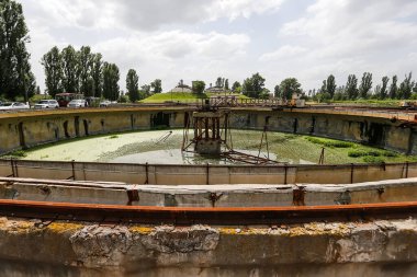 Ukrayna 'nın başkenti Kyiv yakınlarındaki Bortnychi köyündeki Bortnichi hava istasyonunun tedavi tesisleri. Haziran 2014. Yüksek kalite fotoğraf