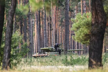 Ukrayna Silahlı Kuvvetleri 'nin Ukrayna, Kyiv yakınlarındaki eğitim merkezinde verdiği savaş eğitimi. Eylül 2012. Yüksek kalite fotoğraf