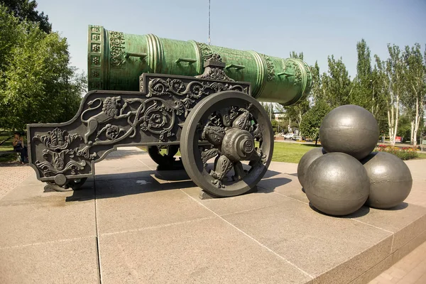 Cópia Famoso Histórico Czar Canhão Instalado Frente Câmara Municipal Donetsk — Fotografia de Stock