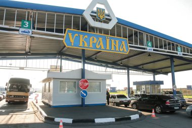 Goptivka ya da Hoptivka kontrol noktası Ukrayna eyalet sınırından Rusya sınırına. Mayıs 2010. Yüksek kalite fotoğraf