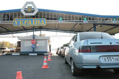 Goptivka ya da Hoptivka kontrol noktası Ukrayna eyalet sınırından Rusya sınırına. Mayıs 2010. Yüksek kalite fotoğraf
