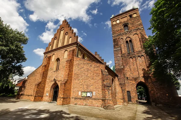 Igreja Gótica da Visitação da Bem-Aventurada Virgem Maria em Varsóvia, Polônia. Junho de 2012 — Fotografia de Stock