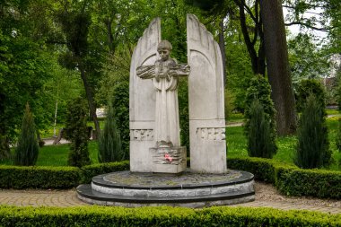 1932 - 1933 yılları arasında Ukrayna 'da büyük bir açlık yaşayan Holodomor kurbanlarına adanmış bir anıt. Vinnytsia, Ukrayna. Mayıs 2021. Yüksek kalite fotoğraf