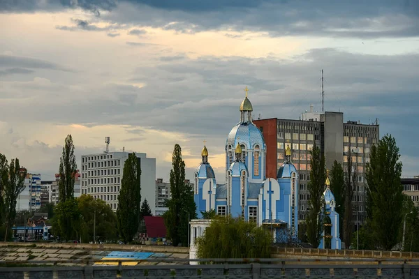 ウクライナのヴィニティシアで祝福聖母マリアのギリシャカトリック教会への夕景 2021年5月 高品質の写真 — ストック写真