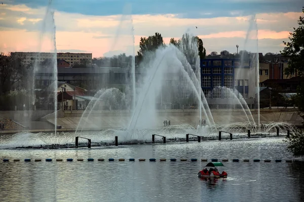 Vista Serale Alla Fontana Musicale Con Animazioni Laser Roshen Sul — Foto Stock