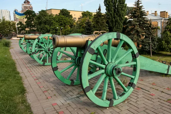 キエフ要塞の古い大砲 ウクライナのキエフのダウンタウンの要塞の建物の複合体 2008年7月 高品質の写真 — ストック写真