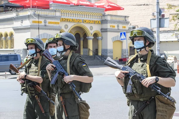 Sbu Oficiales Policía Con Máscaras Médicas Durante Ejercicios Antiterroristas Kiev —  Fotos de Stock