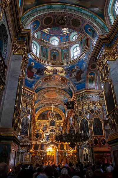 Interior da Catedral Trindade da Santa Dormição Pochayiv Lavra, Pochayiv, Ucrânia. Janeiro de 2009 — Fotografia de Stock