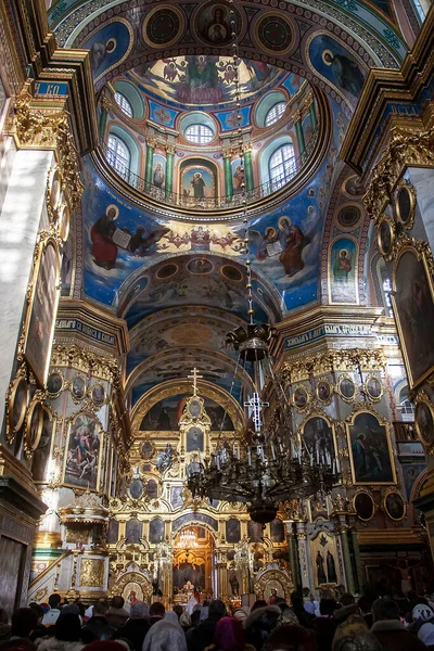 Interior da Catedral Trindade da Santa Dormição Pochayiv Lavra, Pochayiv, Ucrânia. Janeiro de 2009 — Fotografia de Stock