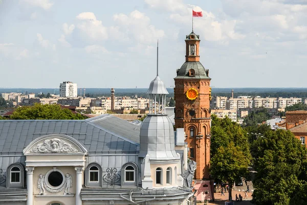 Widok na starą wieżę ciśnień, obecnie muzeum w historycznym centrum Winnicy, Ukraina. lipiec 2021 r. — Zdjęcie stockowe