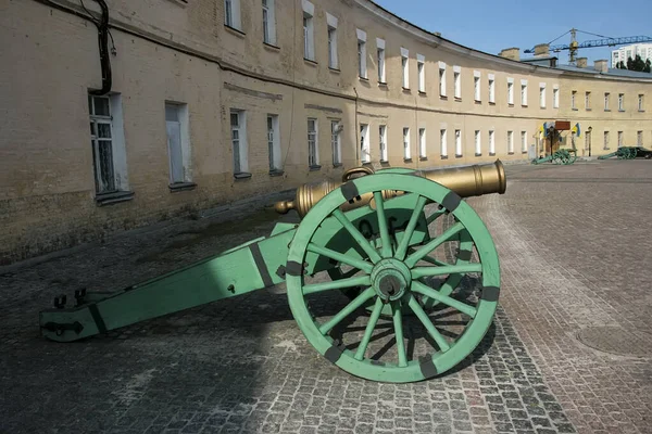 キエフ要塞の古い大砲 ウクライナのキエフのダウンタウンの要塞の建物の複合体 2008年7月 高品質の写真 — ストック写真