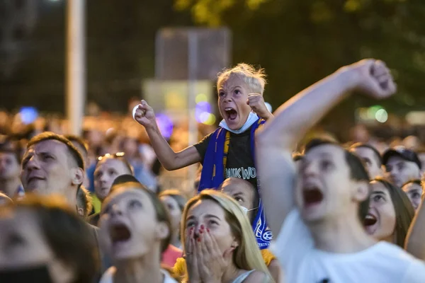 Les Supporters Ukrainiens Football Applaudissent Dans Zone Des Supporters Centre — Photo