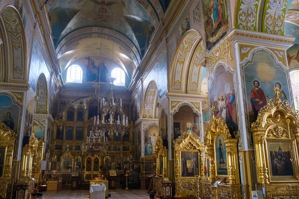 Interior del convento patriarcal estauropegial de la Santísima Trinidad Ortodoxa en Korets, región de Rivne, Ucrania. Agosto de 2021 —  Fotos de Stock