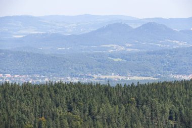 Karkonosze Ulusal Parkı 'ndaki dağların yaz manzarası, Dev Dağlar, Polonya. Yüksek kalite fotoğraf