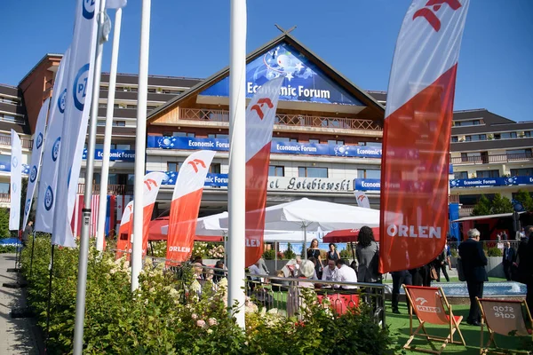 Karpacz, Polonya 'daki Karkonosze Dağları' nın en büyük oteli Golebiewski Oteli, Eylül 2021. Yüksek kalite fotoğraf