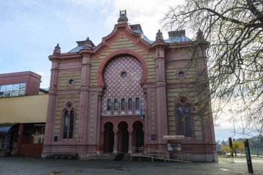 Uzhhorod, Ukrayna 'daki Neo-Moorish tarzındaki Ortodoks Aşkenazi Yahudi cemaatinin koro sinagogu, 27 Kasım 2025. Yüksek kalite fotoğraf