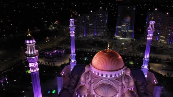Τζαμί Pride των μουσουλμάνων το όνομά του από τον προφήτη Μωάμεθ στην πόλη Shali. Το μεγαλύτερο τζαμί στην Ευρώπη. Αεροφωτογραφία — Αρχείο Βίντεο