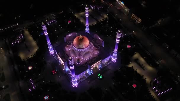 Şali şehrinde Hz. Muhammed 'in adını alan Müslümanların gururu camii. Avrupa 'nın en büyük camii. Hava görünümü — Stok video