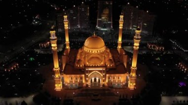 Şali şehrinde Hz. Muhammed 'in adını alan Müslümanların gururu camii. Avrupa 'nın en büyük camii. Hava görünümü