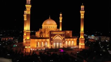 Şali şehrinde Hz. Muhammed 'in adını alan Müslümanların gururu camii. Avrupa 'nın en büyük camii. Hava görünümü