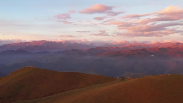 Montaña Mayak, montaña Daguestán, y vista aérea del Cáucaso. Sin clasificación de color. — Vídeos de Stock