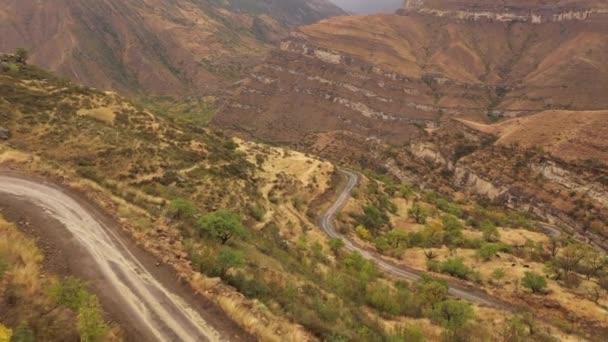 Roads of Dagestan. Aerial view of car driving on a mountain road. Beautiful mountain road. We are driving along a mountain road. Road trip. Mountain landscape — Stock Video