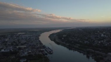 Şehir merkezindeki uçuş ve eğlence merkezi, şehrin Rostov-on-Don panoraması. Renk notu yok