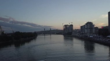 Şehir merkezindeki uçuş ve eğlence merkezi, şehrin Rostov-on-Don panoraması. Renk notu yok