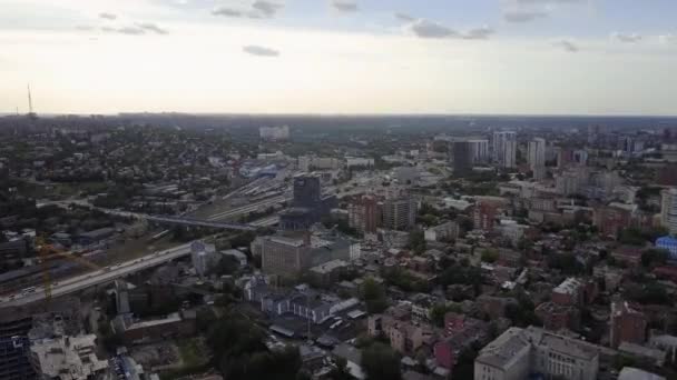 Volo sopra il centro della città e attrazioni, Rostov-sul-Don panorama della città — Video Stock