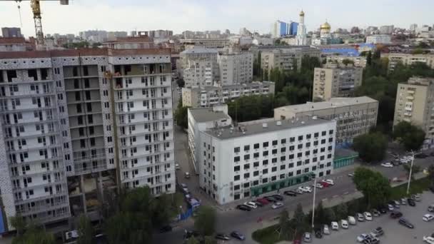 Vlucht over het stadscentrum en bezienswaardigheden, Rostov-on-Don panorama van de stad — Stockvideo
