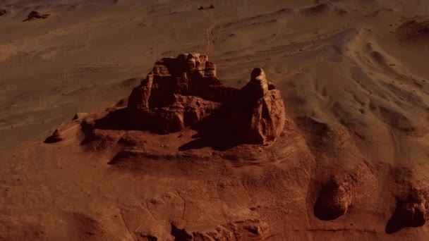 Fantastische Marslandschaft Rostigen Orangetönen Marsoberfläche Wüste Klippen Sand Fremde Landschaft — Stockvideo