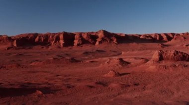 Mars manzarası, Gobi Çölü 'ndeki Flaming Cliffs hava manzarası. Dinozorların kalıntılarının dinlendiği ve yumurtalarının bırakıldığı yanmış toprak. Moğolistan. Kanyon Hermen-Tsav.