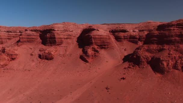 火星の風景 ゴビ砂漠での炎の崖の空中ビュー 恐竜の残りの部分が残り 彼らの卵の産む地球を焦がしました モンゴル キャニオン Hermen Tsav — ストック動画