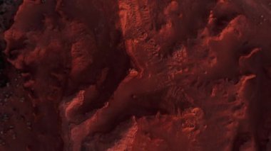 Mars manzarası, Gobi Çölü 'ndeki Flaming Cliffs hava manzarası. Dinozorların kalıntılarının dinlendiği ve yumurtalarının bırakıldığı yanmış toprak. Moğolistan. Kanyon Hermen-Tsav.