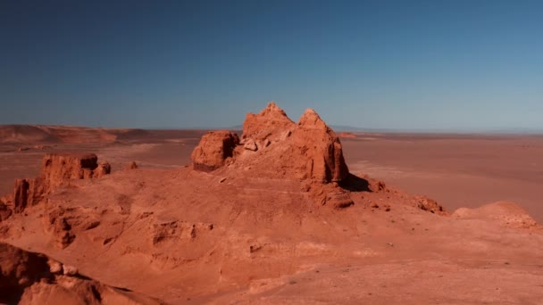 火星人的风景 火烈鸟在戈壁沙漠的空中俯瞰 烧焦了的地球 恐龙的残骸在那里安息 它们也在那里产卵 峡谷Hermen Tsav — 图库视频影像