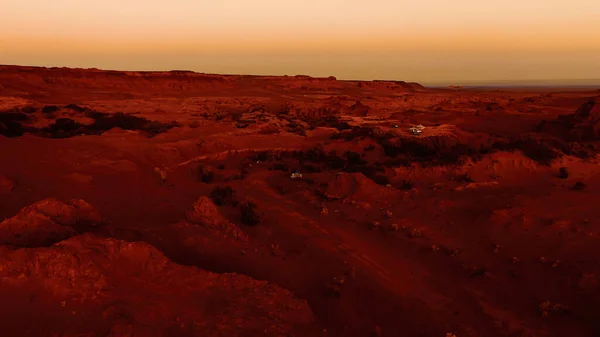 Paslı Turuncu Gölgelerdeki Fantastik Mars Manzarası Mars Yüzeyi Çöl Uçurumlar — Stok fotoğraf