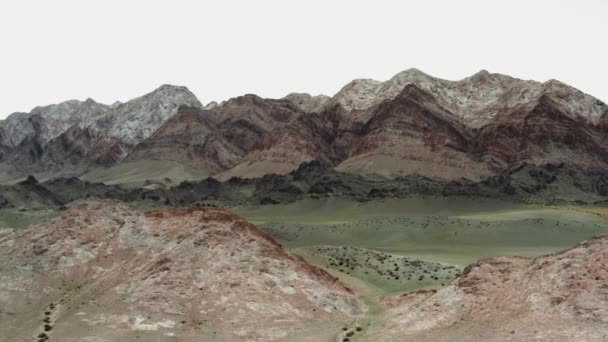 Letecký Pohled Horskou Krajinu Mongolsku Stepní Údolí Krásné Barevné Hory — Stock video
