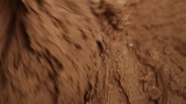 Sıvının yüzeyinde kabarcıklar var. Soyut Siyah Arkaplan Sıvı Doku