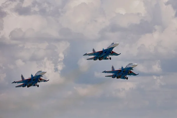 Desempeño Del Equipo Acrobático Caballeros Rusos Fuerza Aérea Rusa Aviones —  Fotos de Stock