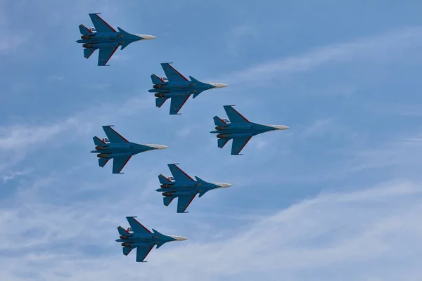 Auftritt Des Kunstflugteams Russian Knights Russische Luftwaffe Auf Flugzeugen Suchoi — Stockfoto
