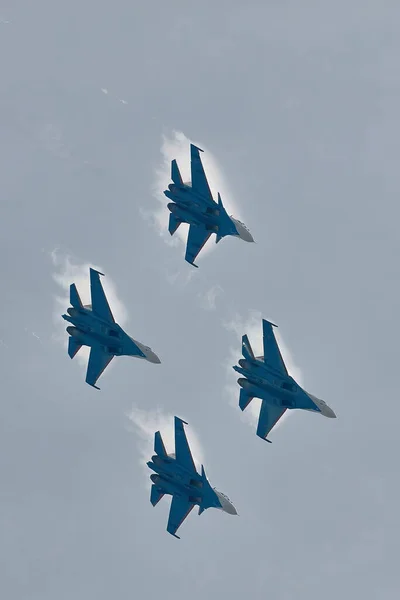 Desempeño Del Equipo Acrobático Caballeros Rusos Fuerza Aérea Rusa Aviones —  Fotos de Stock