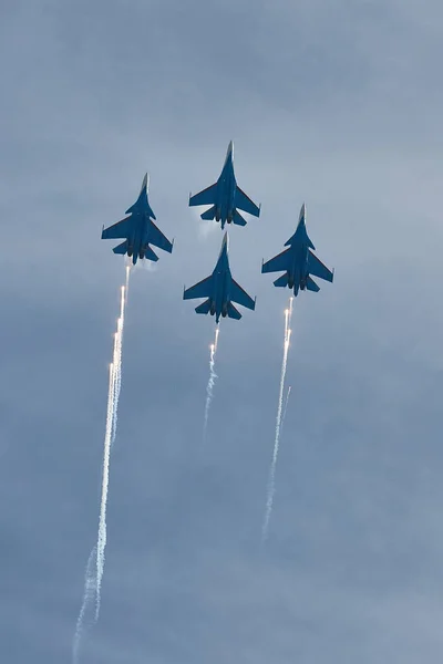 Desempeño Del Equipo Acrobático Caballeros Rusos Fuerza Aérea Rusa Aviones —  Fotos de Stock