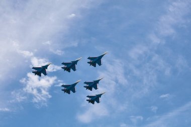 Rus Hava Kuvvetleri, Rus Şövalyeleri akrobatik takımının performansı. Uçaklar Sukhoi Su-30SM, NATO kod adı Flanker-C Uluslararası Askeri-Teknik Forum-2020. 09.25.2020, Moskova, Rusya