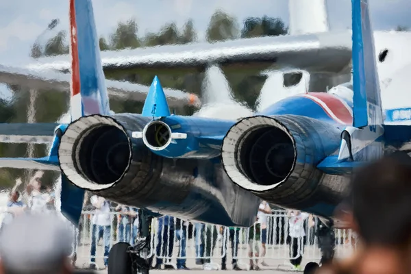 Απόδοση της αεροβικής ομάδας Ρώσοι Ιππότες, Ρωσική Πολεμική Αεροπορία. Στα αεροπλάνα Sukhoi Su-30S, κωδικό όνομα ΝΑΤΟ: Flanker-E. Διεθνές Στρατιωτικό-Τεχνικό Φόρουμ Στρατού-2020. 09.25.2020, Μόσχα, Ρωσία — Φωτογραφία Αρχείου