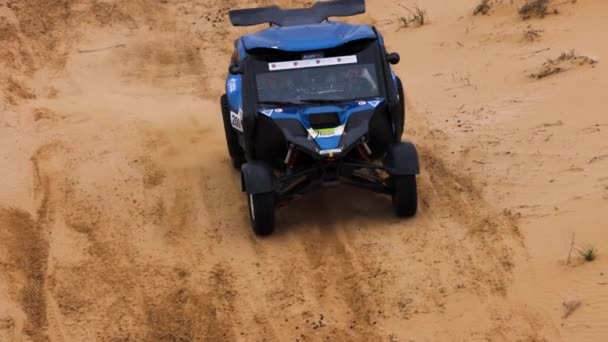 Sports car gets over the difficult part of the route during the Rally raid THE GOLD OF KAGAN-2021. 4K slow motion 120 fps ProRes 422, 10 bit. 25.04.2021 Astrakhan, Russia — Stock Video