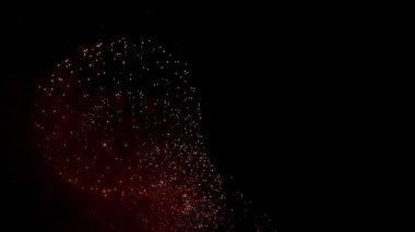 4 Temmuz 'daki bağımsızlık gününden önce havai fişek festivalinde Deep Black Background Sky' da gerçek havai fişek gösterisi. Güzel havai fişek gösterisi. Yavaş çekim 100 fps