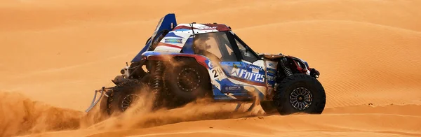 Sports car gets over the difficult part of the route during the Rally raid THE GOLD OF KAGAN-2021. 26.04.2021 Astrakhan, Russia — Stock Photo, Image