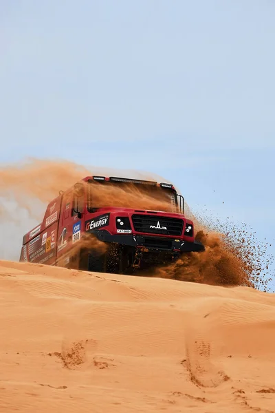 Sports truck MAZ Sport-auto team gets over the difficult part of the route during the Rally raid in sand. THE GOLD OF KAGAN-2021. 26.04.2021 Astrakhan, Russia — Stock Photo, Image